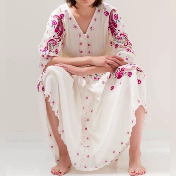 Star
Boho Kimono Embroidered
Eyelet Floral Filigree Magic Maxi Gown
$198 $459 - Picture 3 of 8